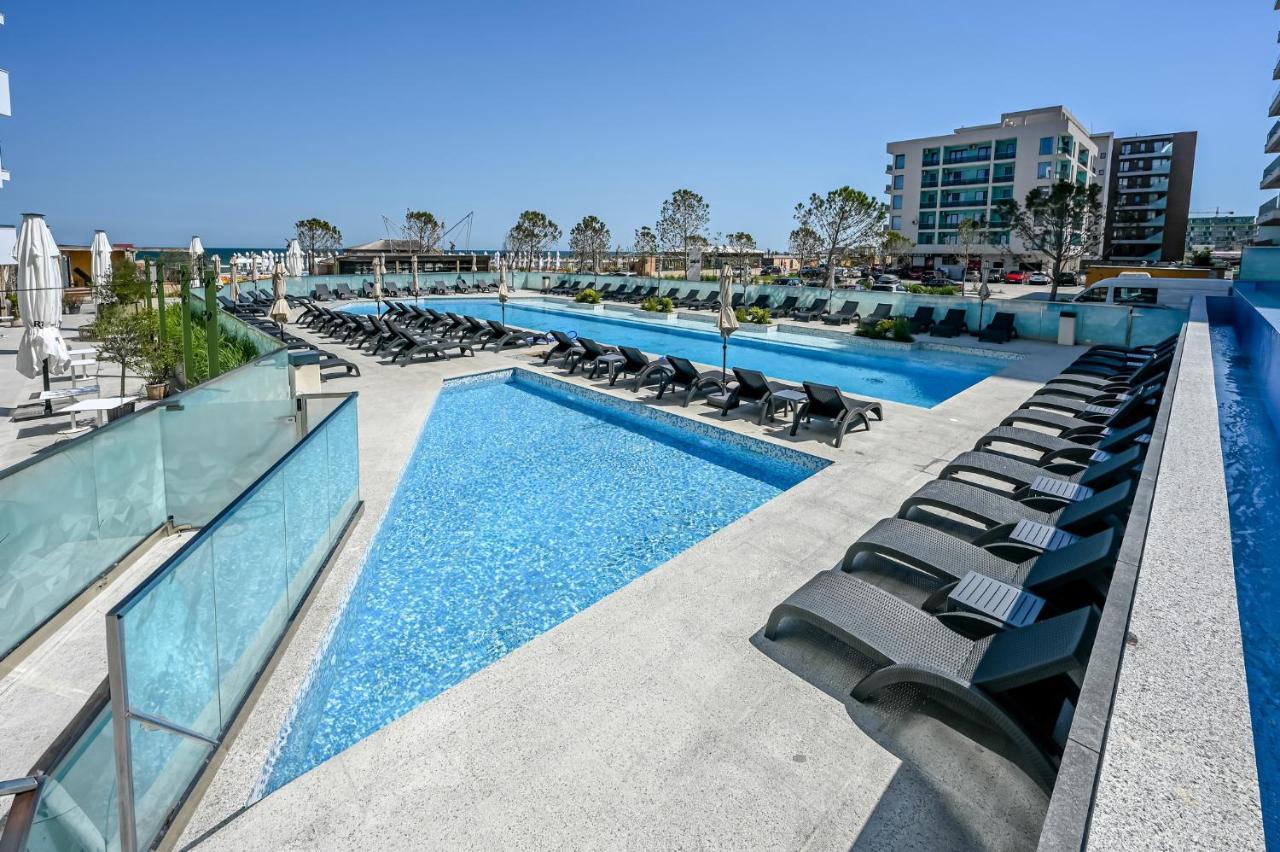 Crystal Beach - Infinity Pool & Spa Resort Năvodari 외부 사진