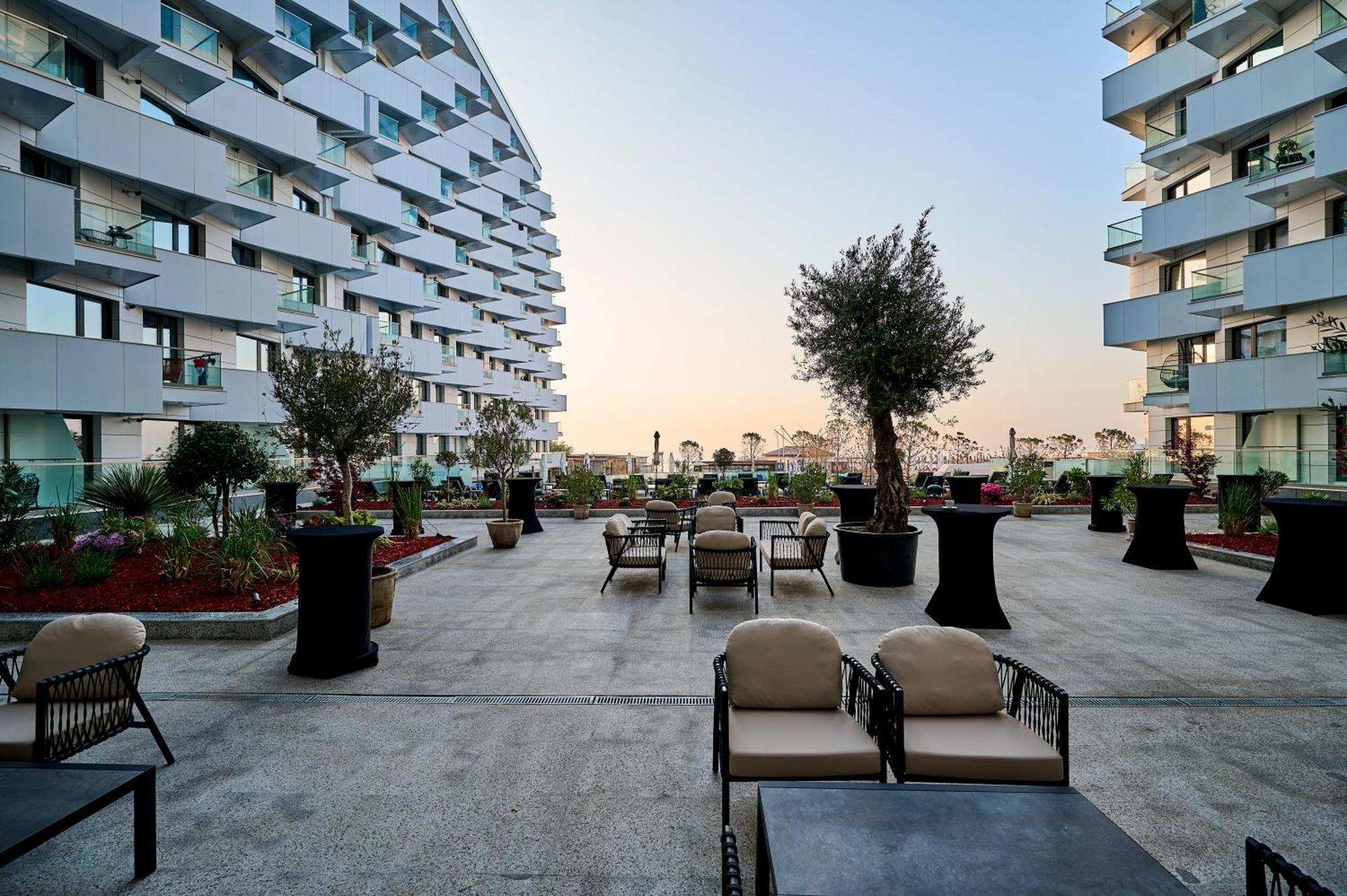 Crystal Beach - Infinity Pool & Spa Resort Năvodari 외부 사진