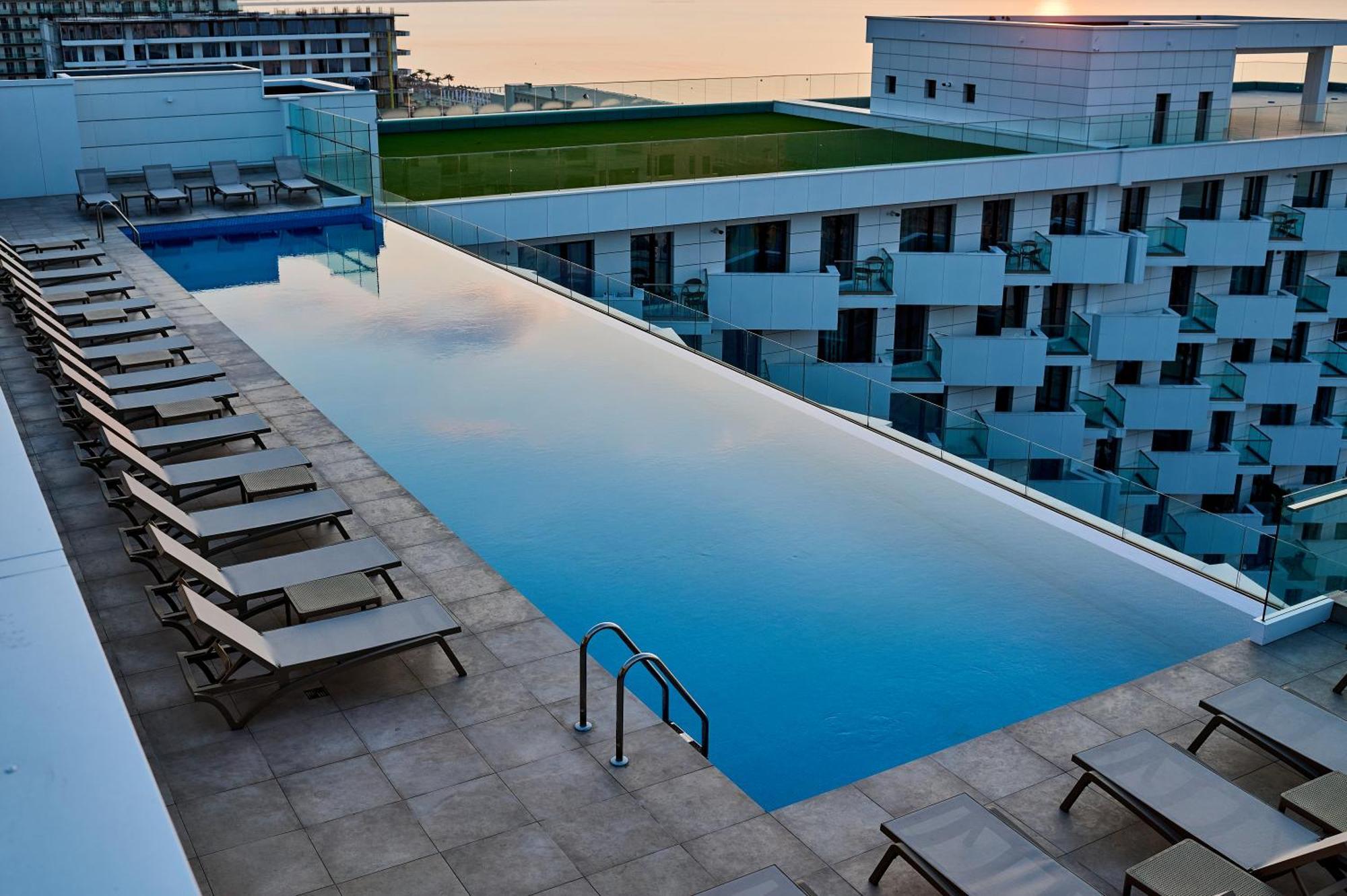 Crystal Beach - Infinity Pool & Spa Resort Năvodari 외부 사진