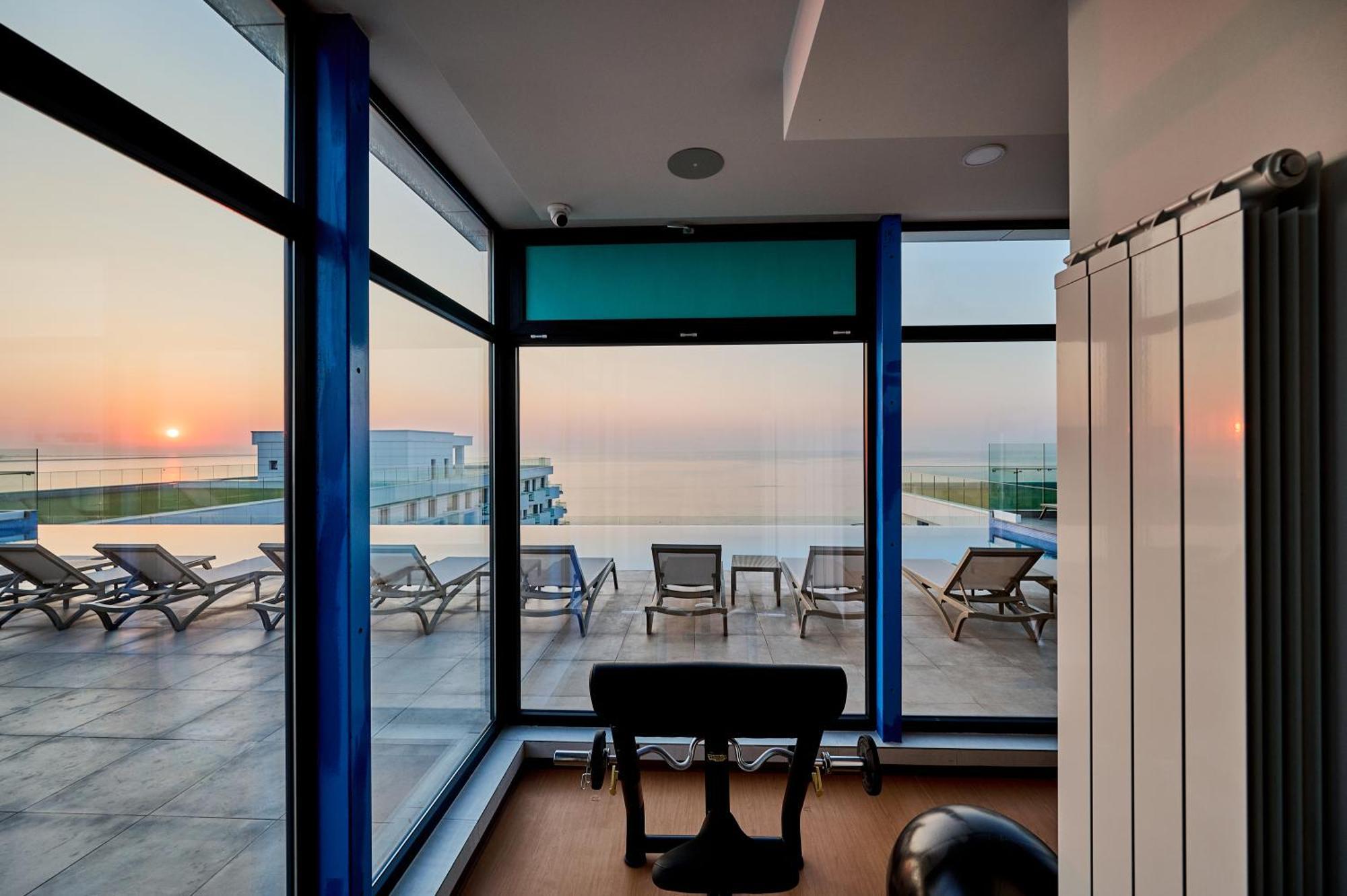Crystal Beach - Infinity Pool & Spa Resort Năvodari 외부 사진